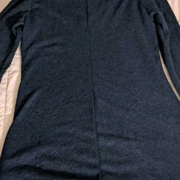 Victoria Secrets women's pullover - Picture 8 of 8